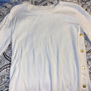 White quarter sleeve sweater